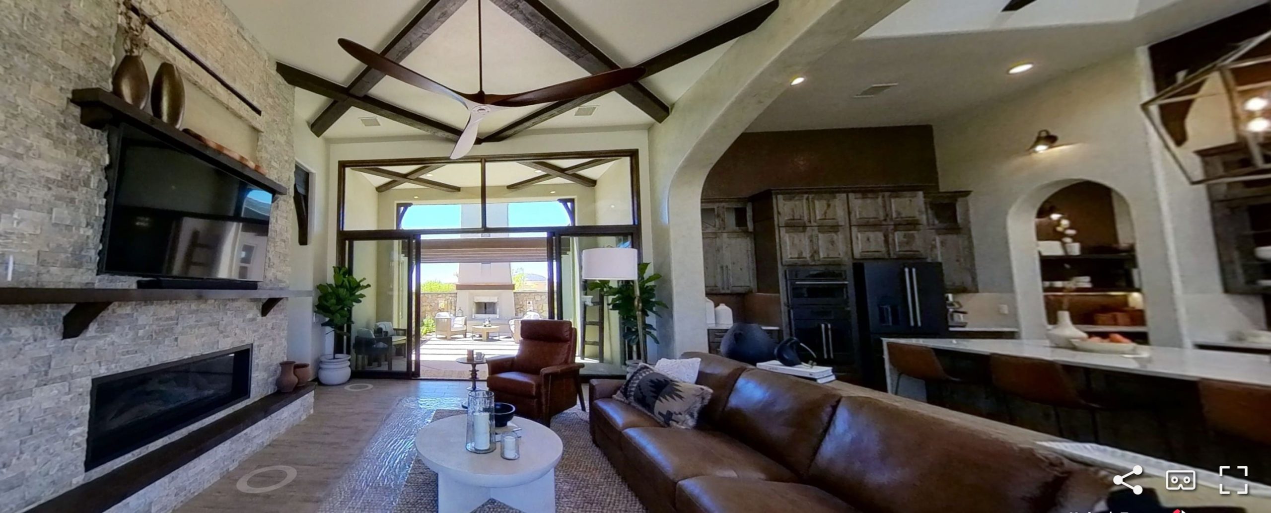 Visite virtuelle 3D immobilier d’un salon avec cuisine ouverte et accès terrasse d’une villa